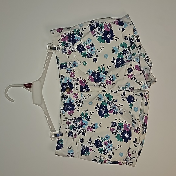 Aeropostale White Floral Comfortable Jean Shorts Size 3/4 - Picture 1 of 7